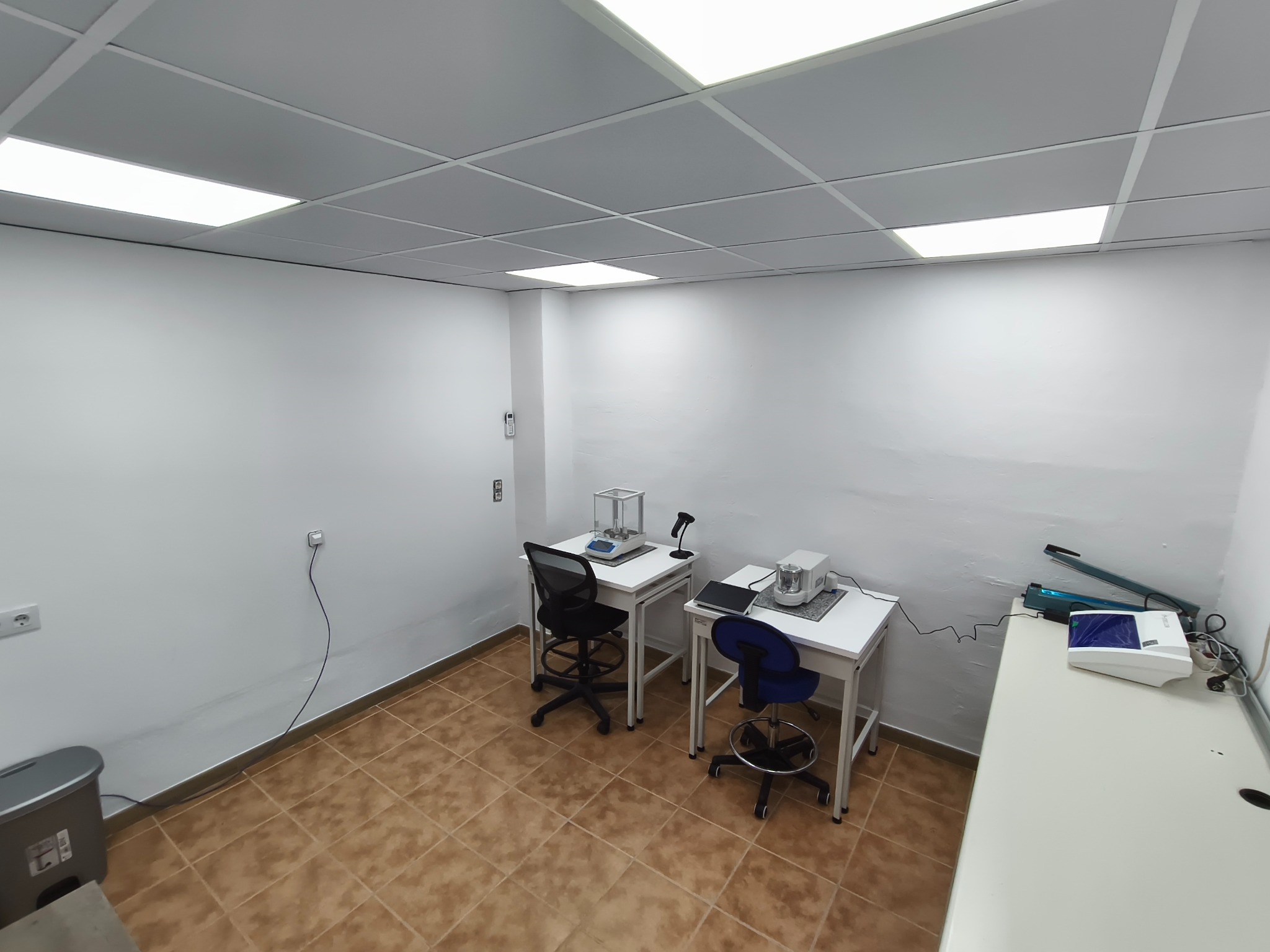 Instalaciones del laboratorio de calibración de pipetas de CAI O BIOMEDICA